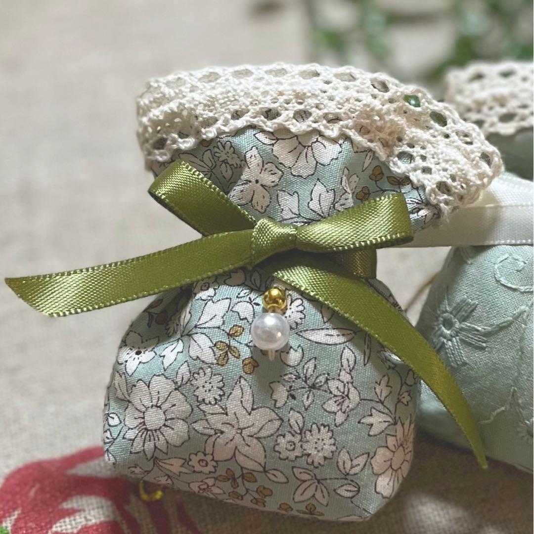 No.2305-8 ミニストラップサシェ 香り袋 3個組 くすみグリーン 花柄