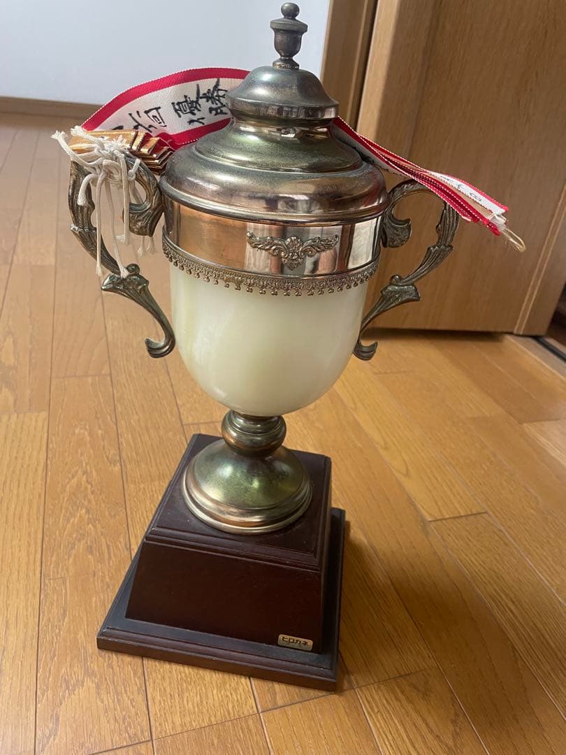 優勝トロフィー