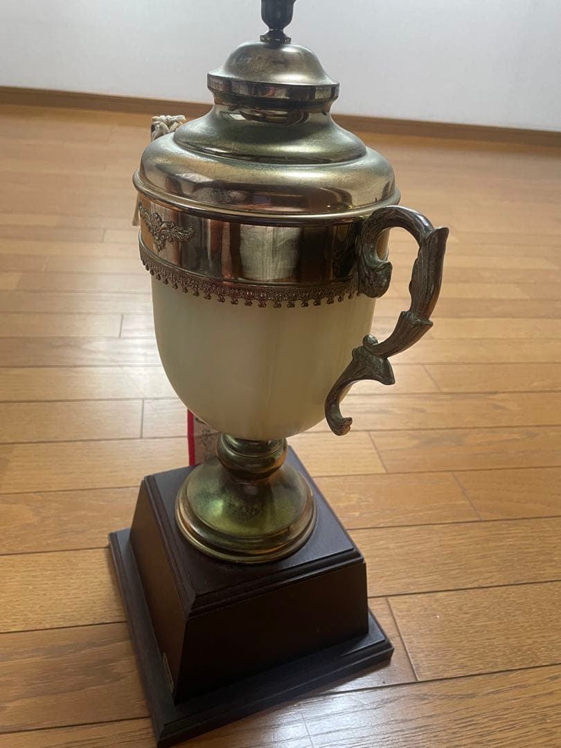 優勝トロフィー