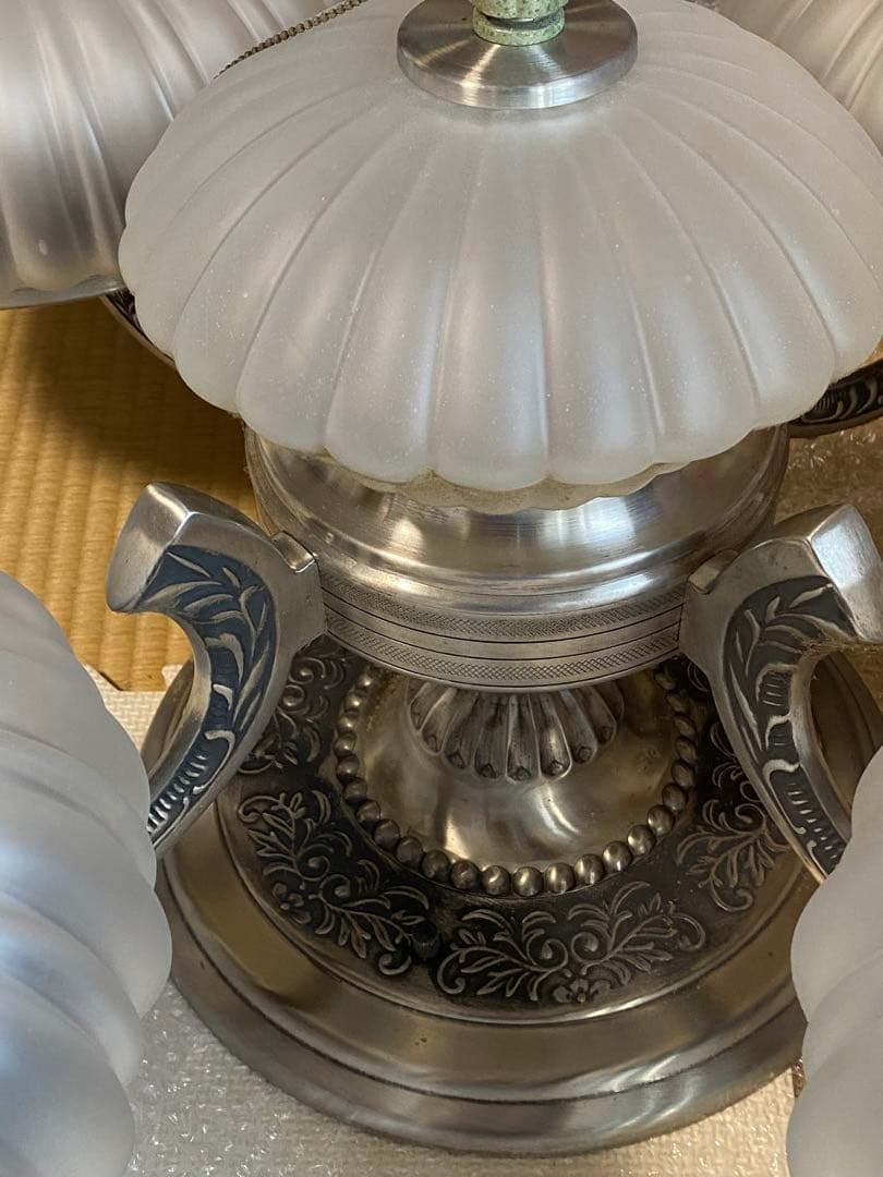 5灯　シャンデリア ホワイト ガラス