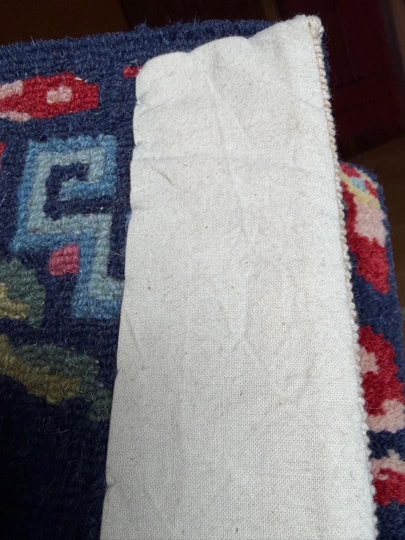 チベタンラグ シートラグ チェアマット 濃紺ベース - メルカリ