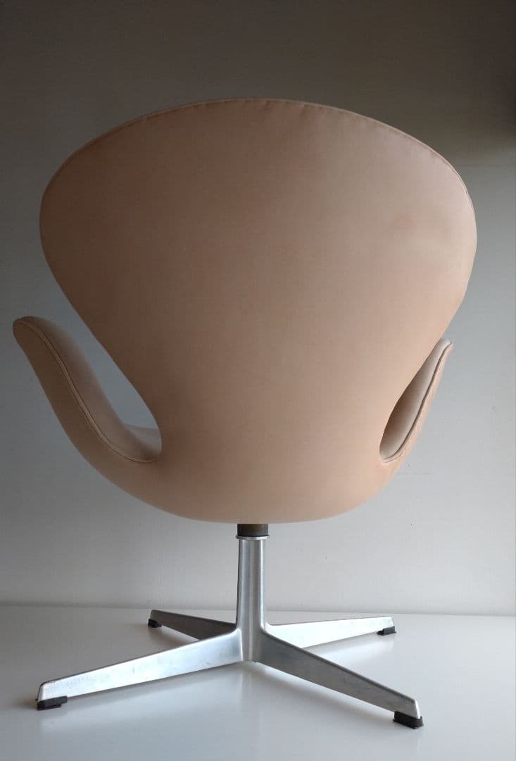 スワンチェア フリッツハンセン ナチュラルレザー フルベジタブルタンニン ヌメ革