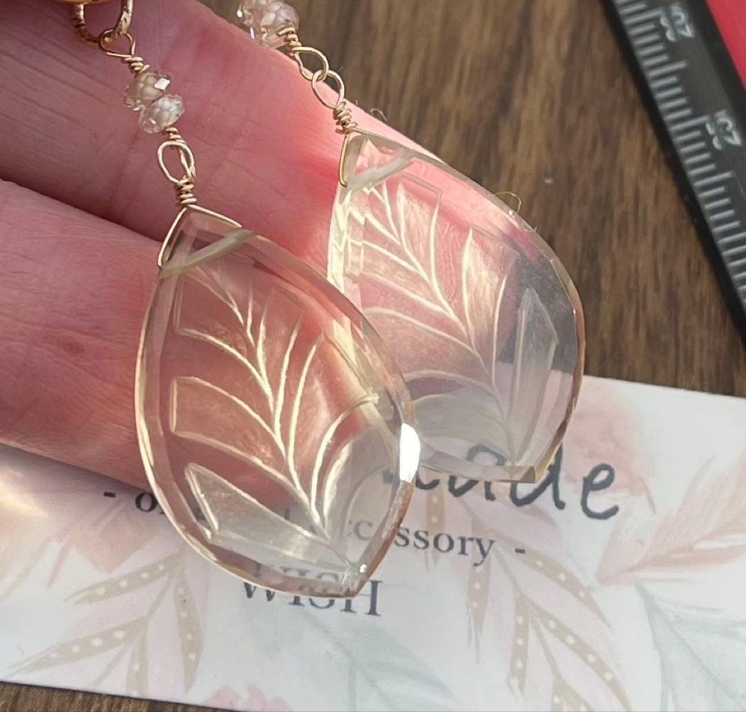 新作ライトスモーキーバックリーフカービング ピアスチャーム