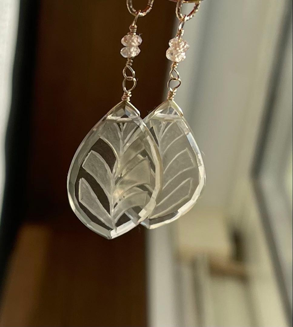 新作ライトスモーキーバックリーフカービング ピアスチャーム