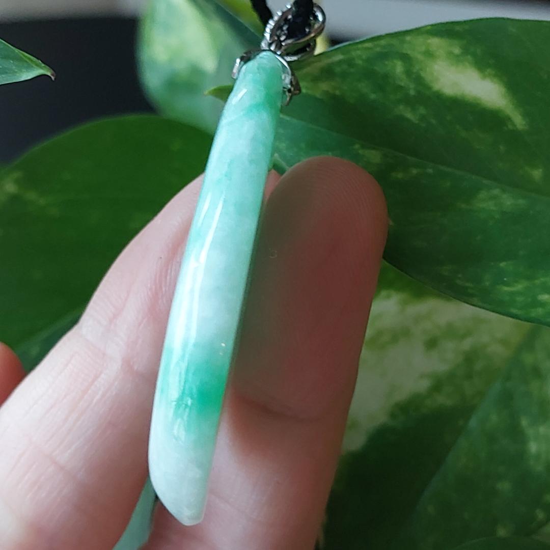 鑑別書付・無処理天然ミャンマー産本翡翠・陽緑ペンダント58163