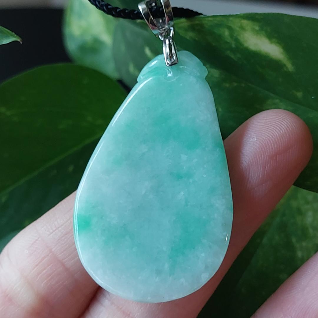 鑑別書付・無処理天然ミャンマー産本翡翠・陽緑ペンダント58163