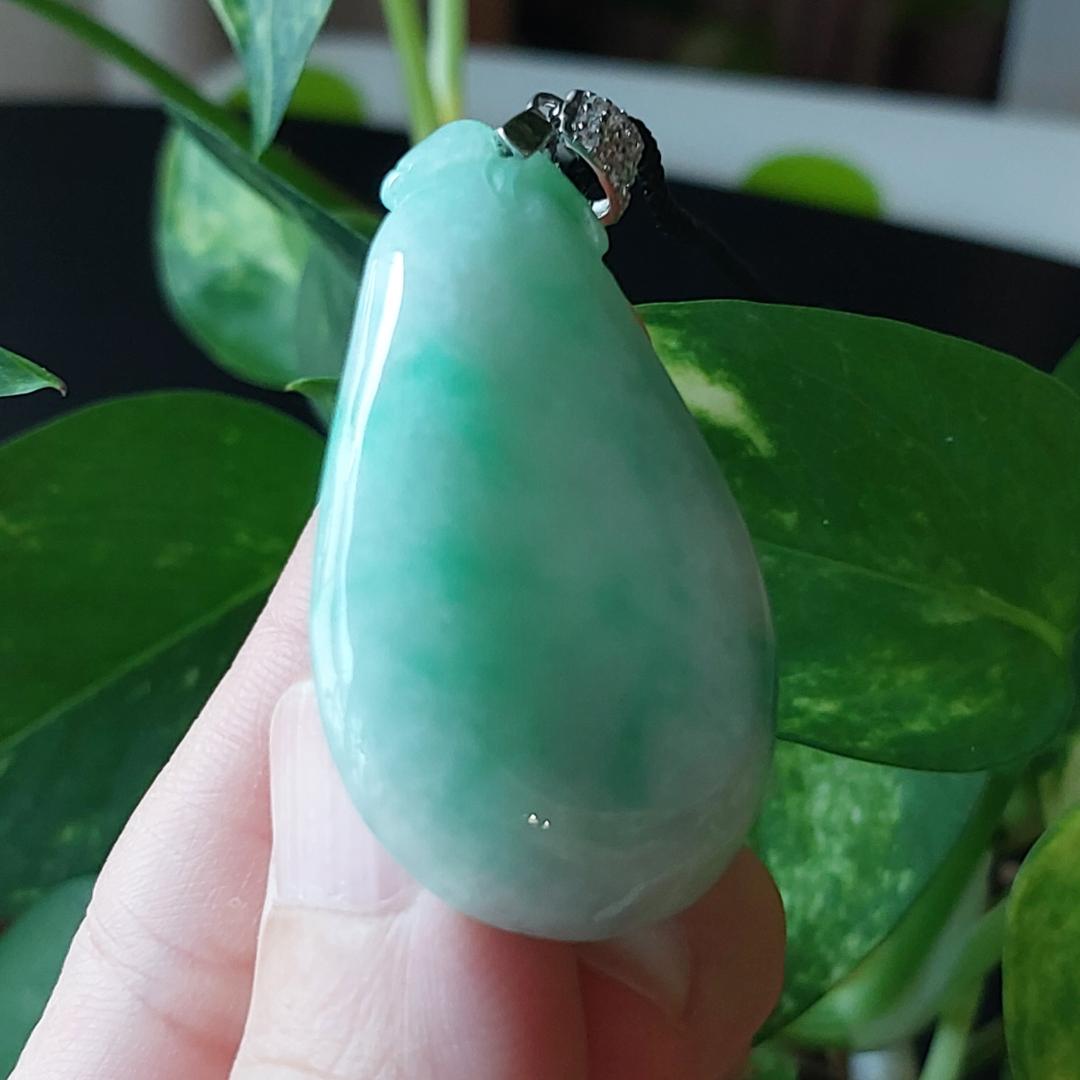 鑑別書付・無処理天然ミャンマー産本翡翠・陽緑ペンダント58163