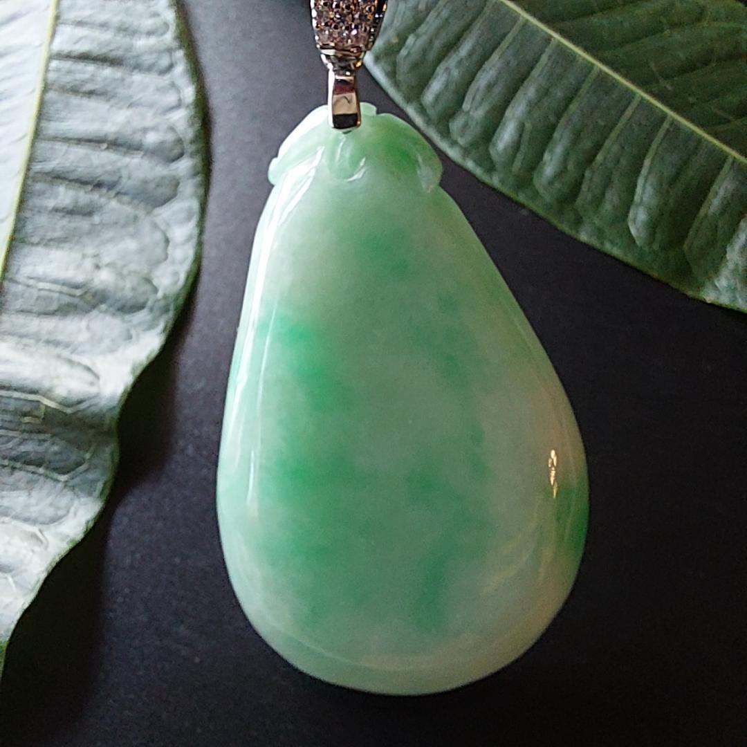 鑑別書付・無処理天然ミャンマー産本翡翠・陽緑ペンダント58163