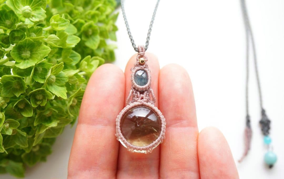 《山霞》グリーンアメジスト　グリーンカイヤナイト　マクラメ　ネックレス