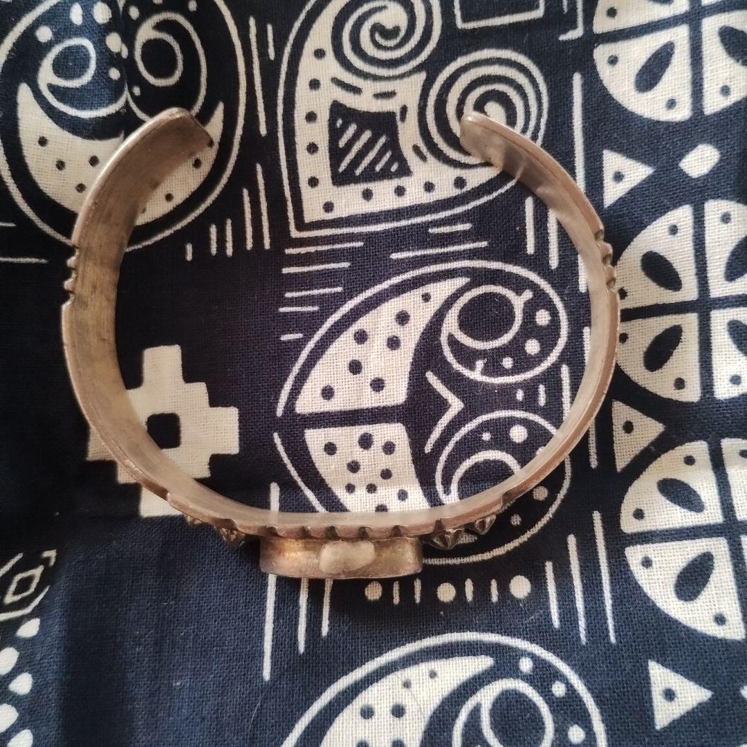 装飾的メタルカフブレスレット