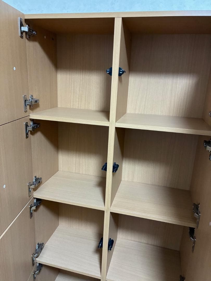 扉付き木製格子型棚　３列４段　①