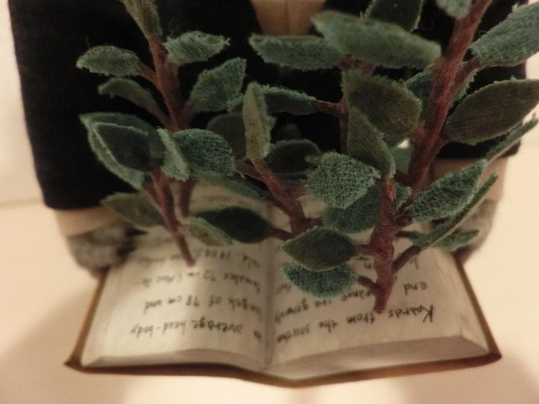 美品　一点物　羊毛フェルト作品　スーツのコアラの人形　羊毛倉庫