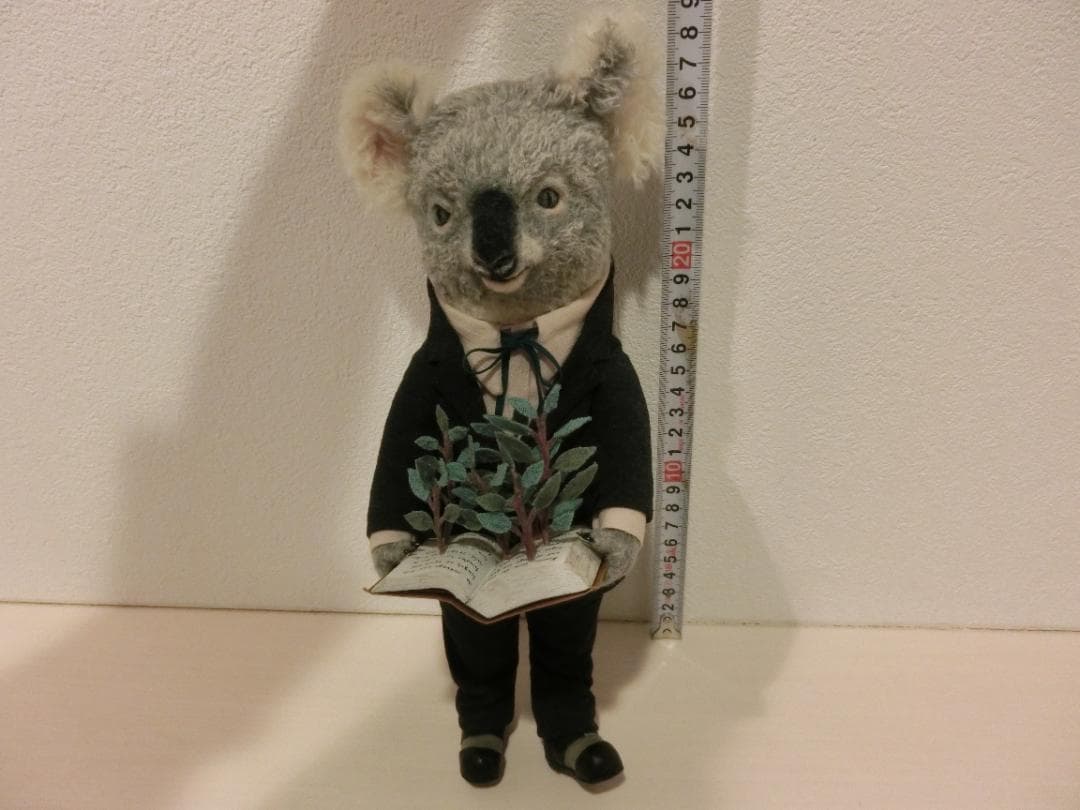美品　一点物　羊毛フェルト作品　スーツのコアラの人形　羊毛倉庫
