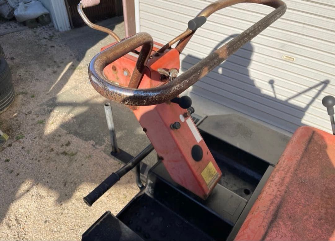 運搬車　ダンプ　4WD