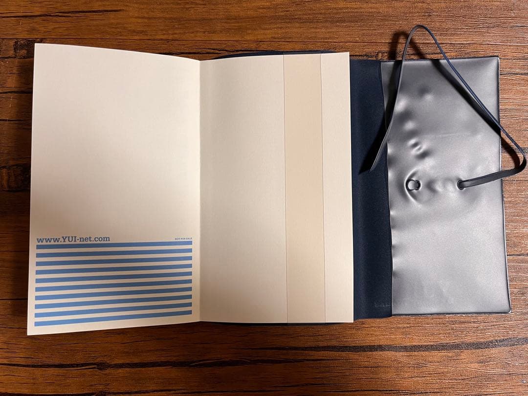 YUI 直筆サイン入り手帳 - メルカリ