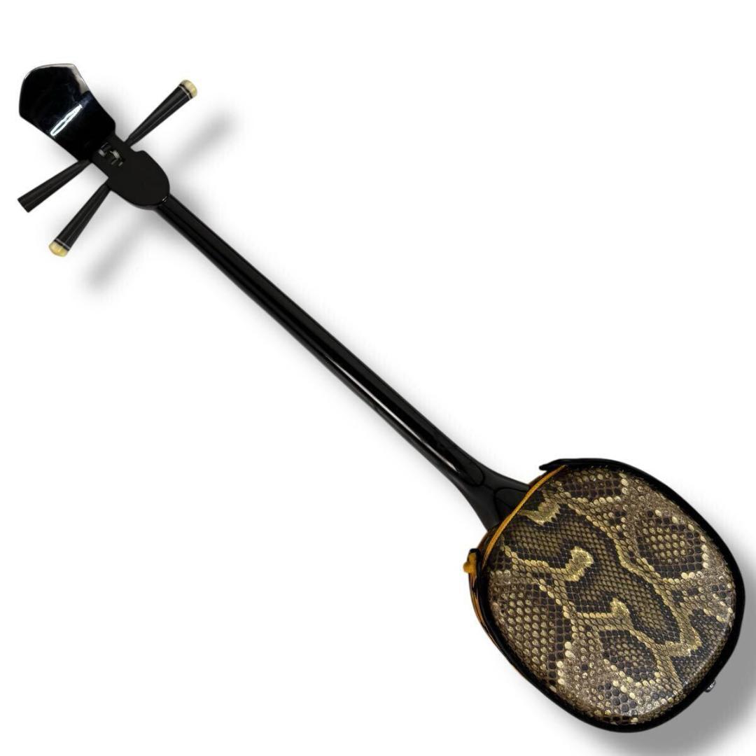 【美品】三線 沖縄三線 本蛇皮 張り本皮 全長約80cm ソフトケース付き