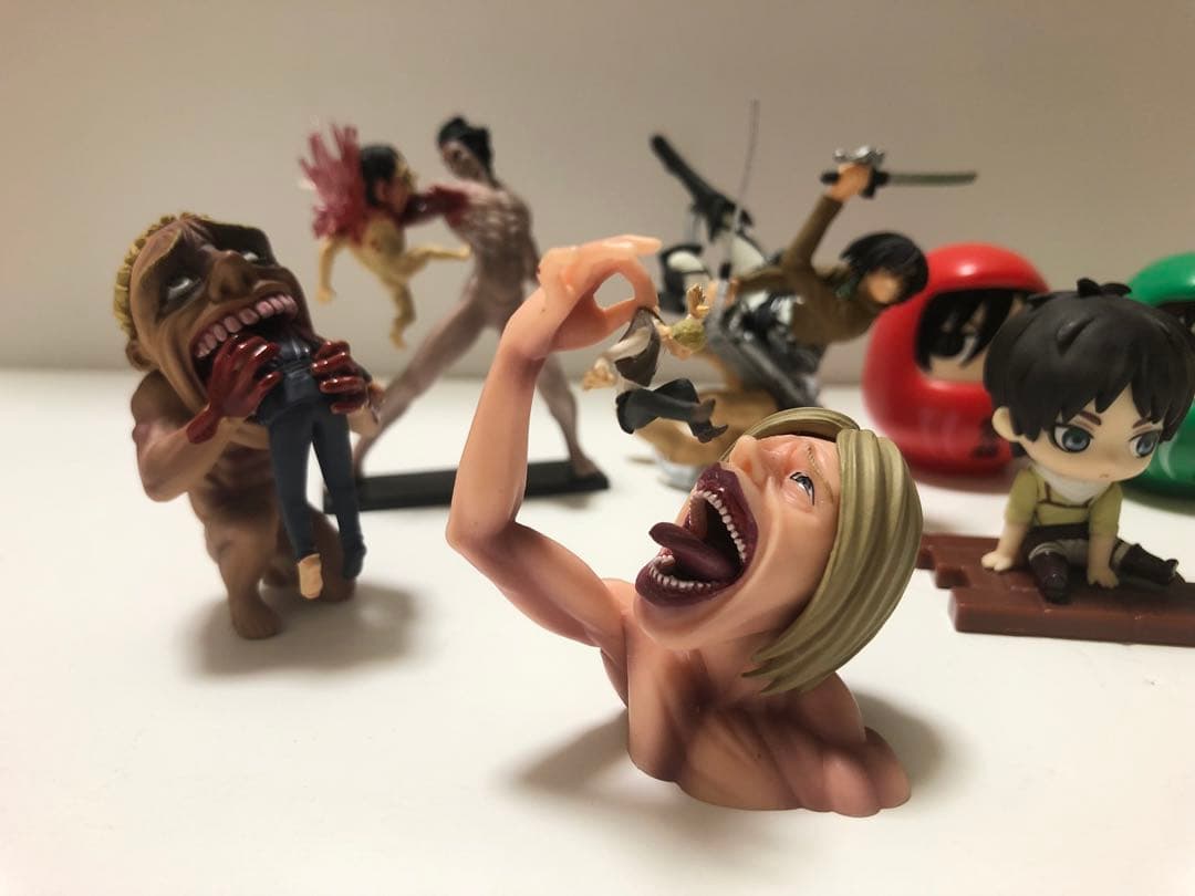 カプセルq進撃の巨人　無垢の巨人フィギュア　その他セット