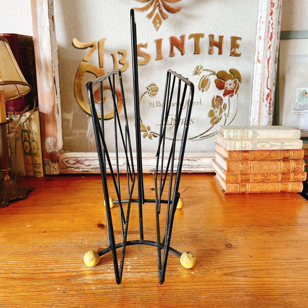 可愛いアイアンのマガジンラック