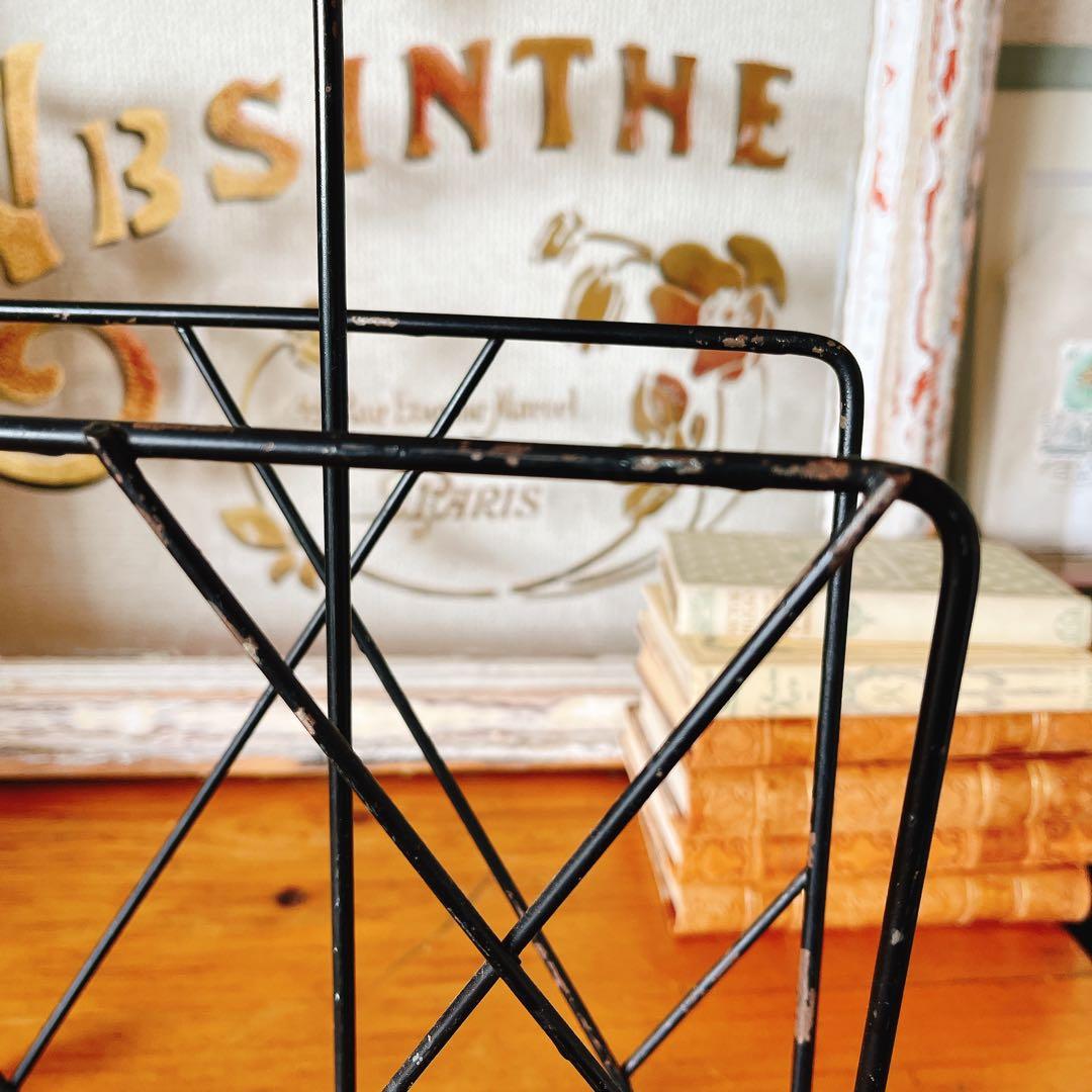 可愛いアイアンのマガジンラック