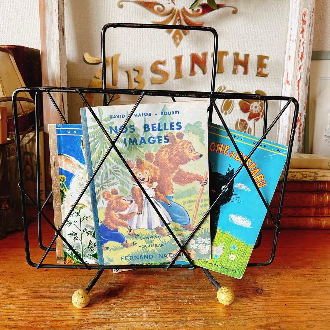 可愛いアイアンのマガジンラック