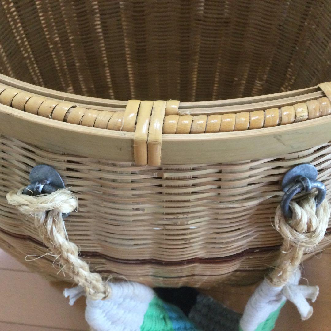 竹製の背負子です。 新品ではありませんが蔵に収納していた物