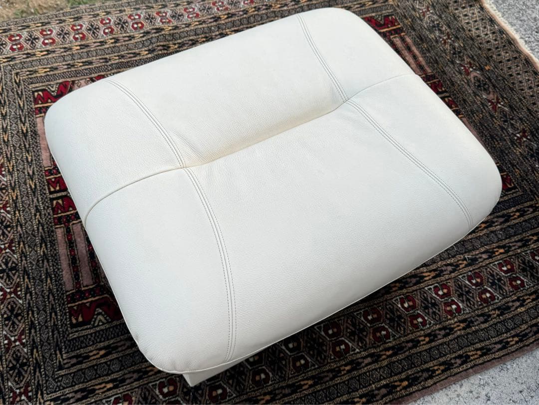 カリモク CHITANO 革張 オットマン 定価4.6万 スツール 白系