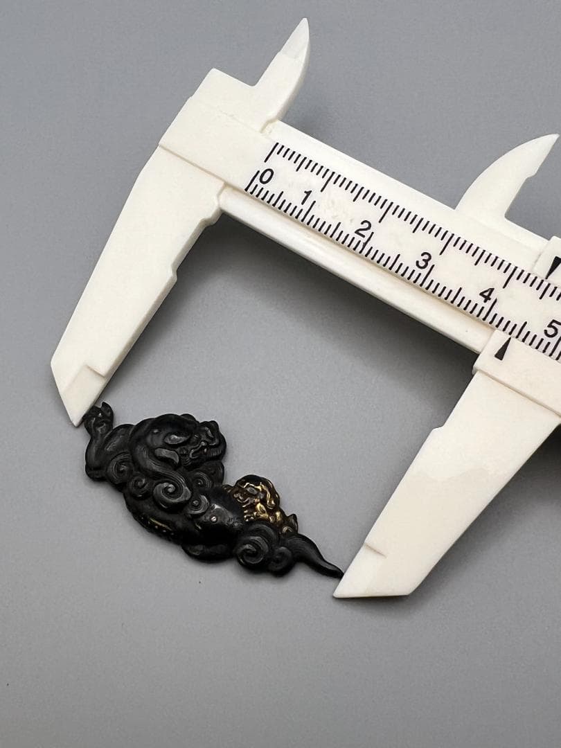 海】江戸明治金工 獅子親子図 金目 手彫 金具 銅製鍍金 骨董品 箱付