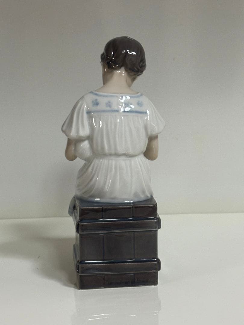 ロイヤルコペンハーゲン グレーテ　フイギュリン　未使用箱付き　デンマーク製