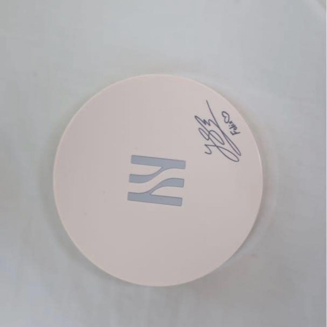 スキズ　フィリックス　コラボ　ファンデーション　サイン入り