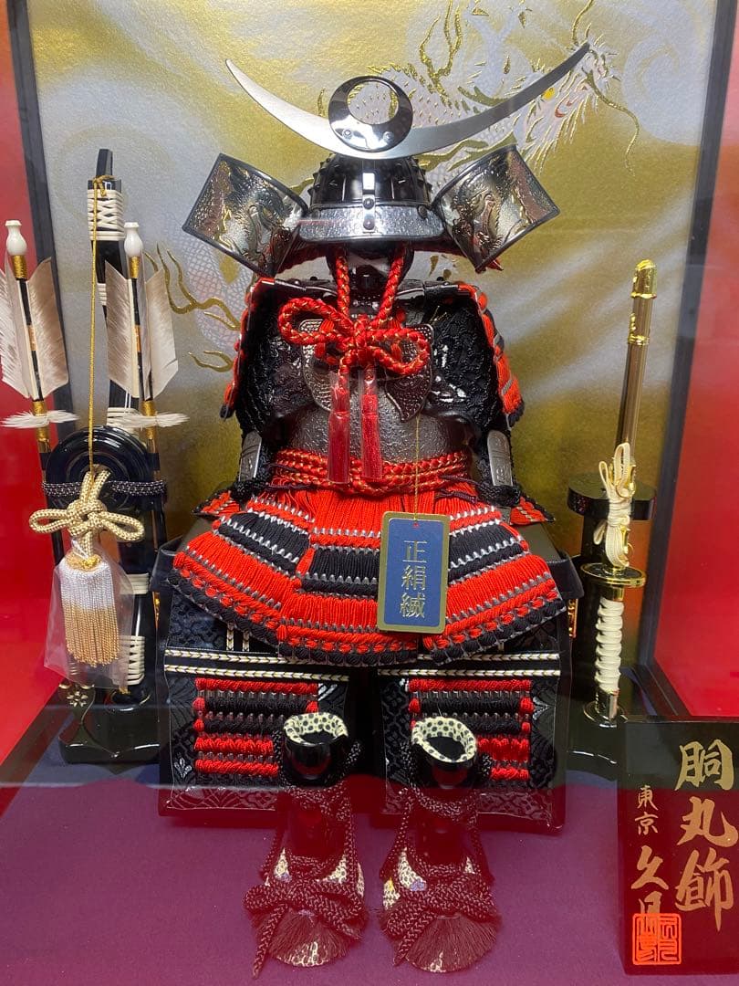 上杉謙信　東京久月　五月人形　家紋付き鎧飾り　ガラスケース入