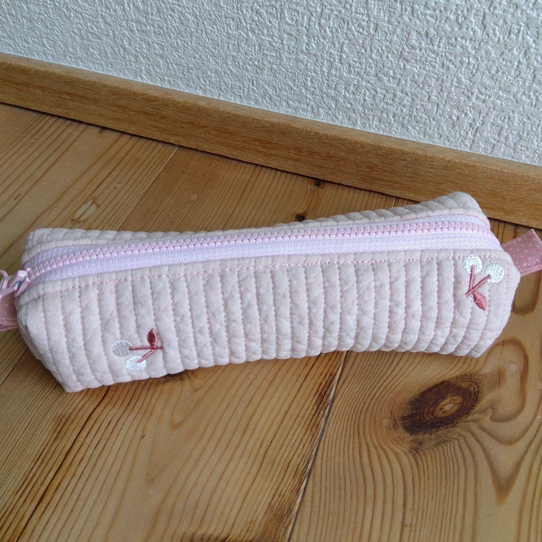 りんママ様　ご注文ページ　グレー キルティングポーチ 花刺繍