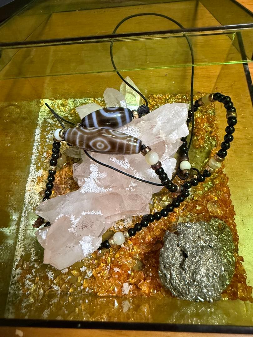 グリーンターラ 】龍眼天珠と二眼天珠2つ付いたネックレス - メルカリ