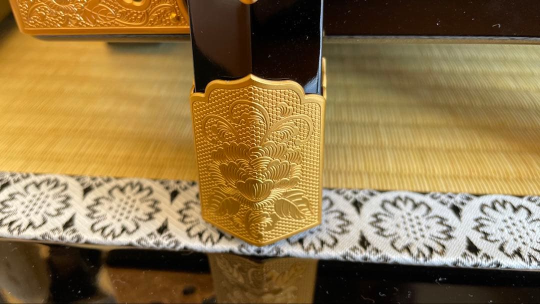 五月人形　秀月本金箔押兜飾り　屏風・台座付き　全て購入時の箱入り　美品