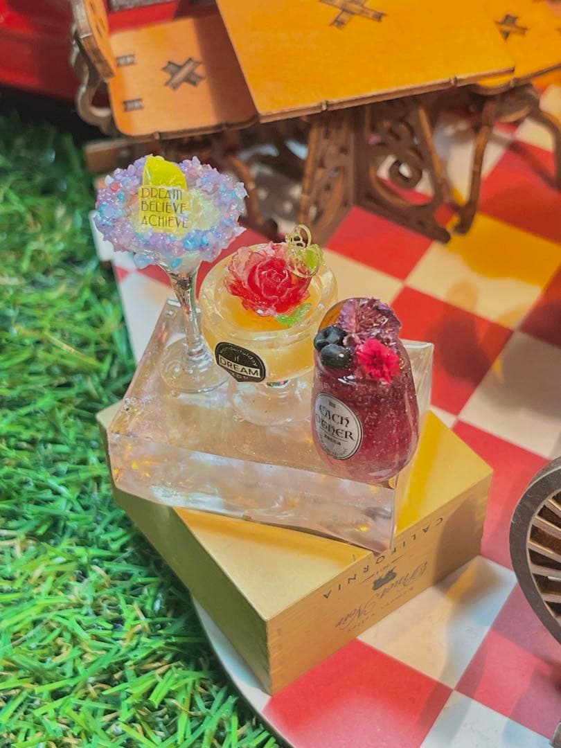 ミニチュアカクテルカジツトトモニ