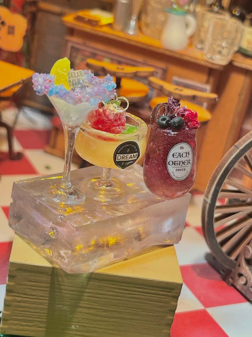 ミニチュアカクテルカジツトトモニ