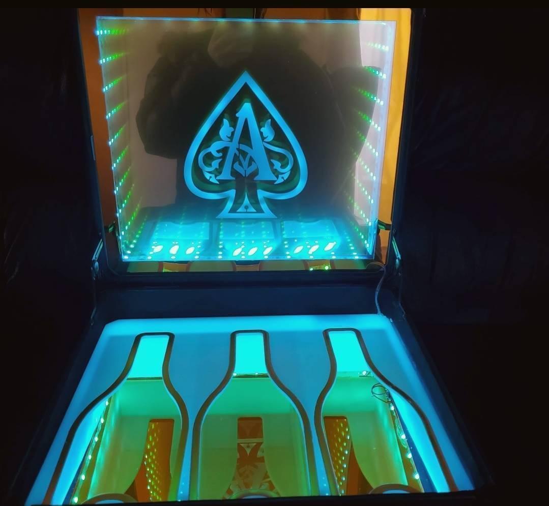 激レア アルマンド ディスプレイ LED アタッシュ ケース シャンパン