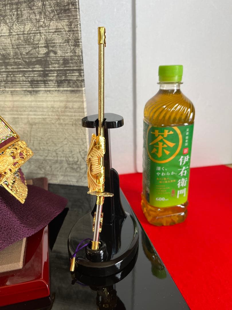 純金箔押緋縅の兜　和紙屏風セット