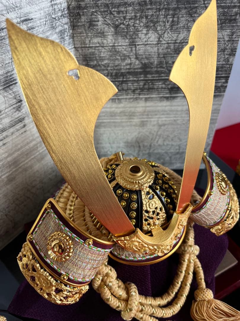 純金箔押緋縅の兜　和紙屏風セット