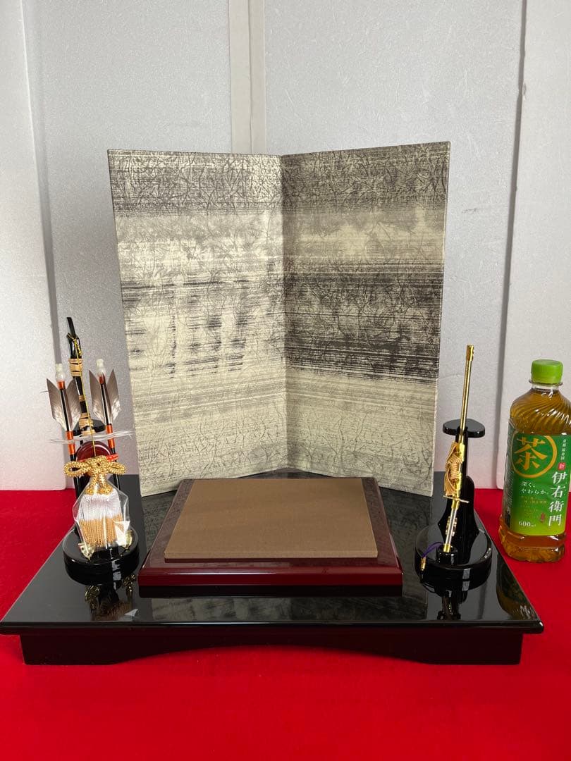 純金箔押緋縅の兜　和紙屏風セット