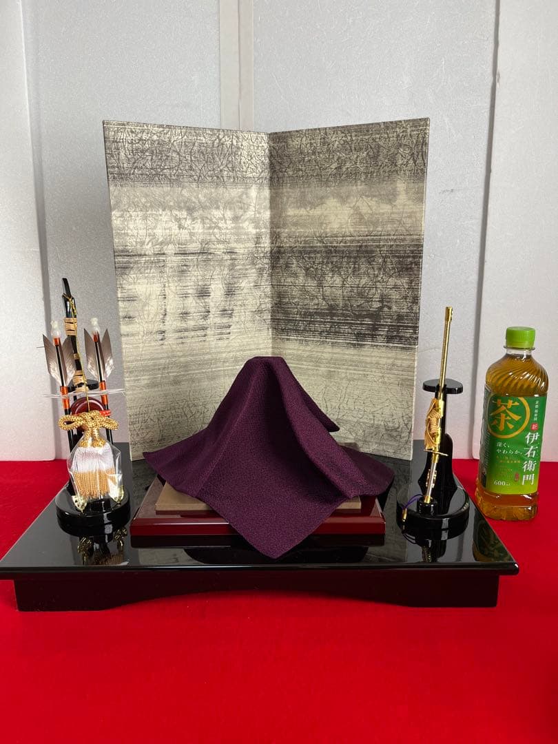 純金箔押緋縅の兜　和紙屏風セット