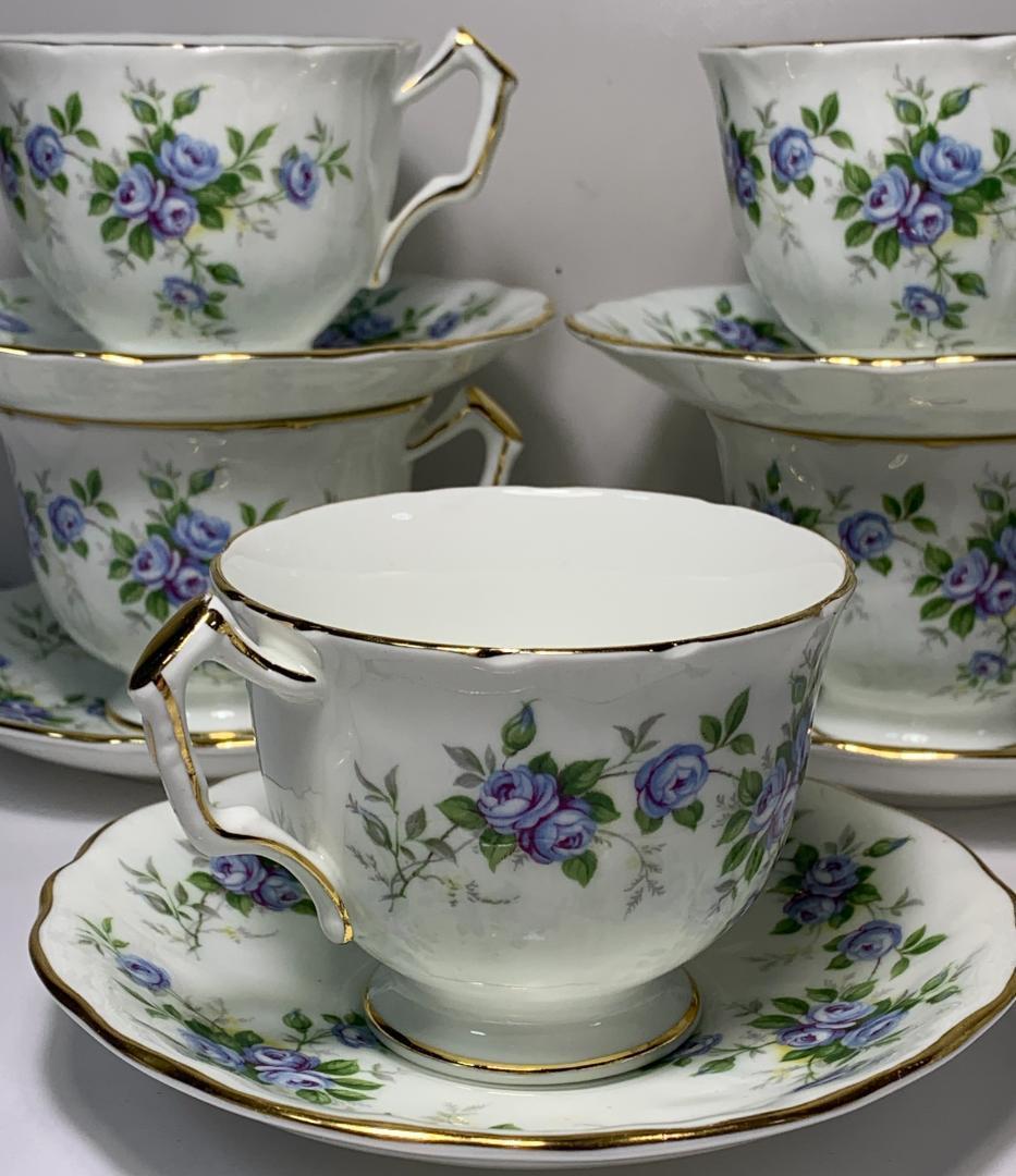 青いバラの食器セット