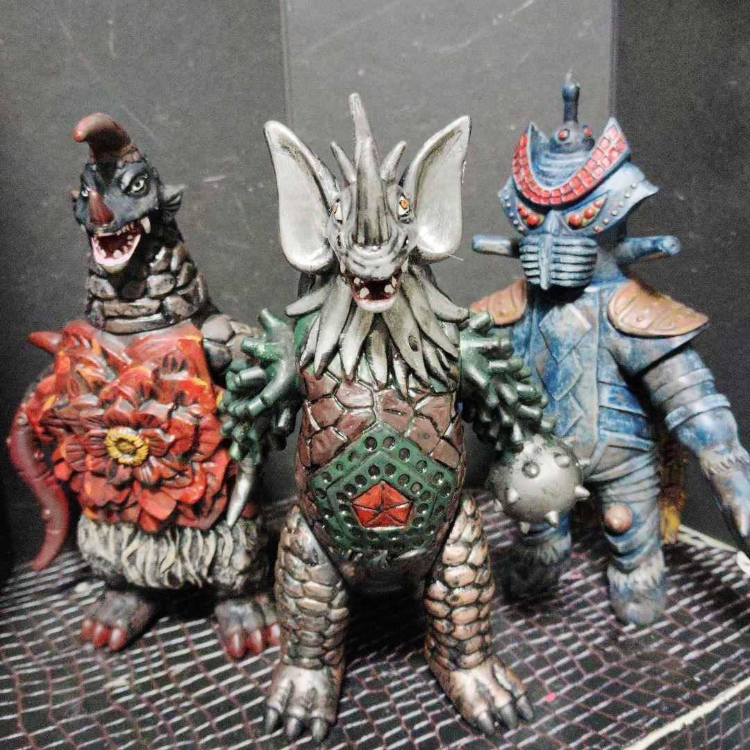 上野淳子様専用ウルトラ怪獣旧型ソフビ - メルカリ