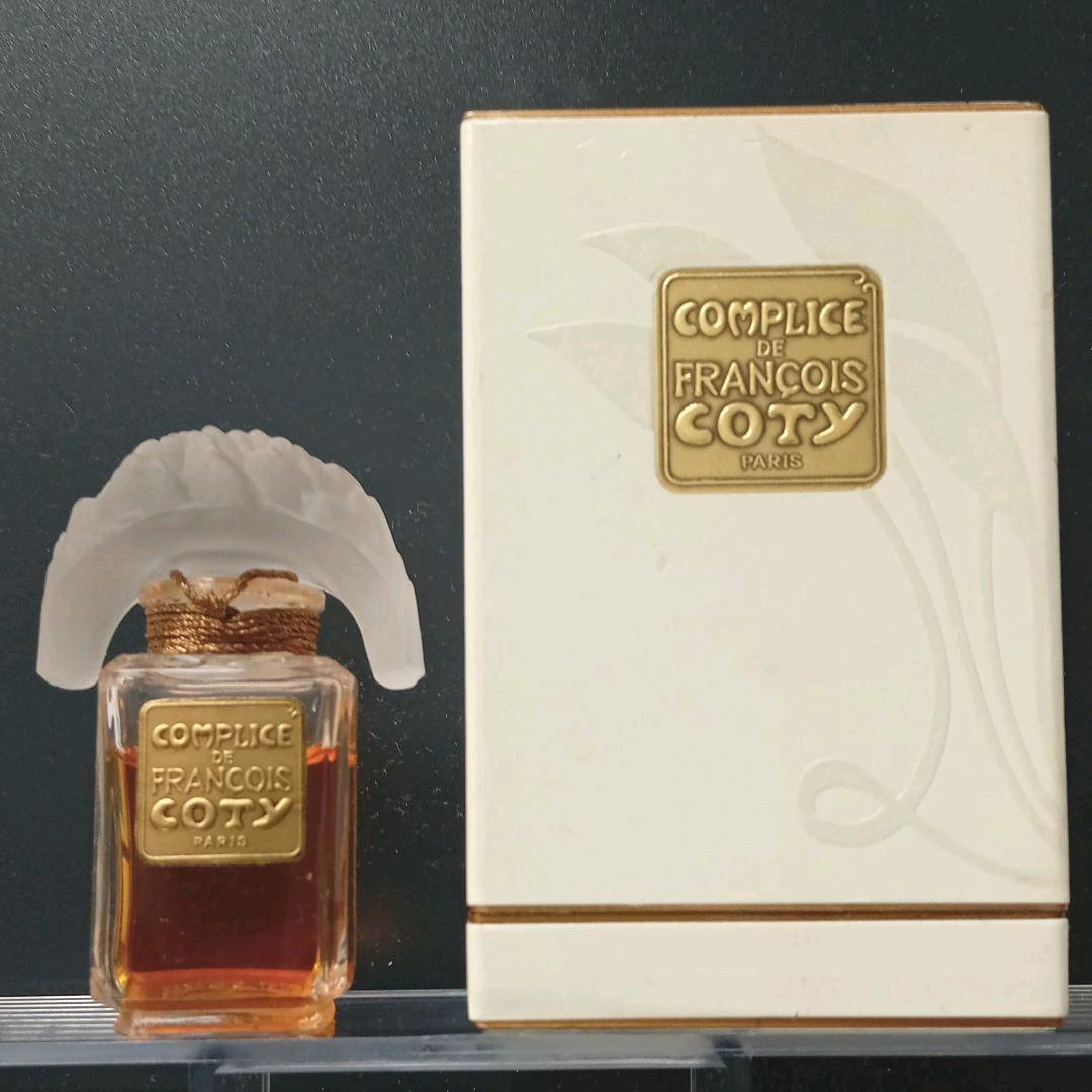 LALIQUE ラリックドゥラリック ニローン ル ベゼ コティ コンプリス