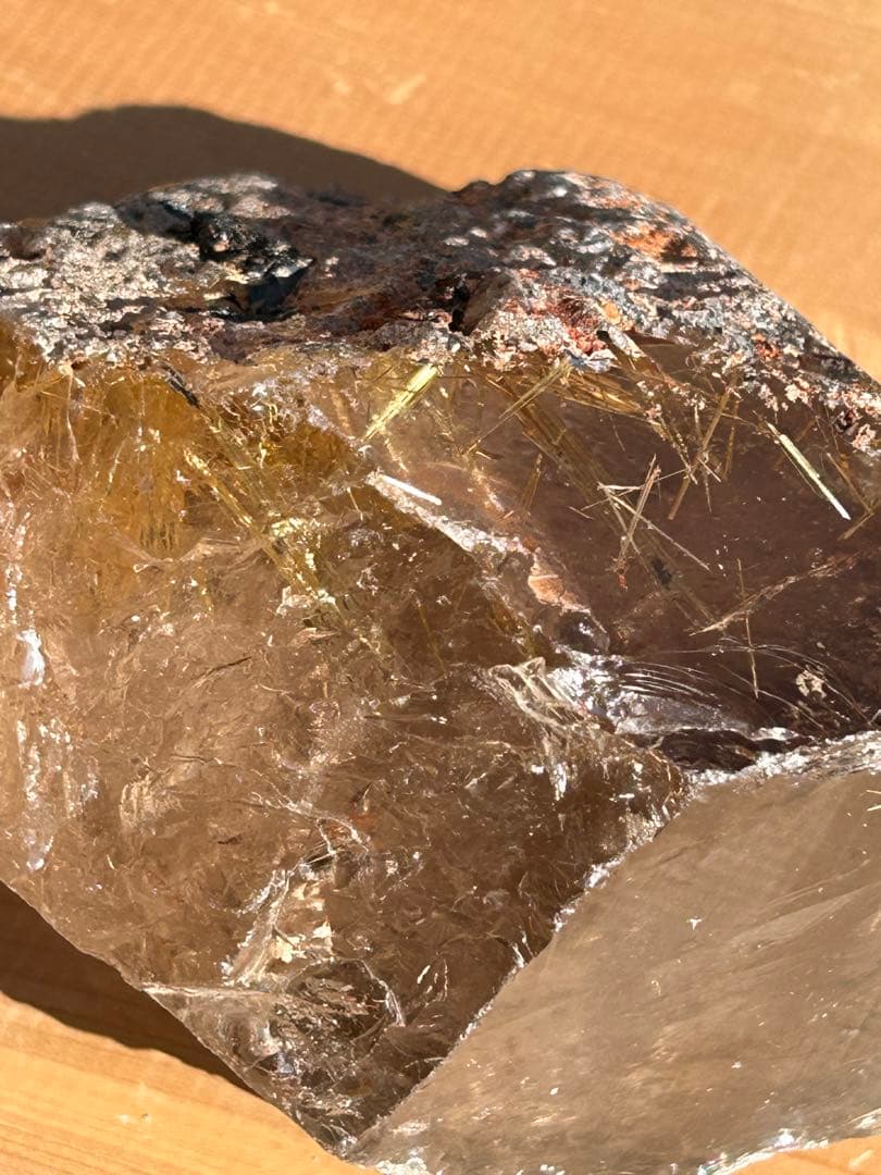 スモーキー太陽ルチルクォーツ天然石レインボー入　西に金運を