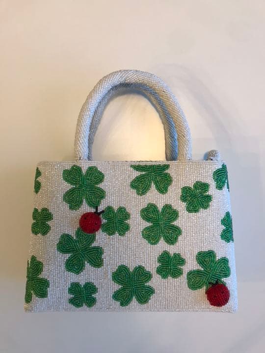 引っ越しの為大幅値下げ！ ハンドメイド　ビーズバッグ　てんとう虫×クローバー