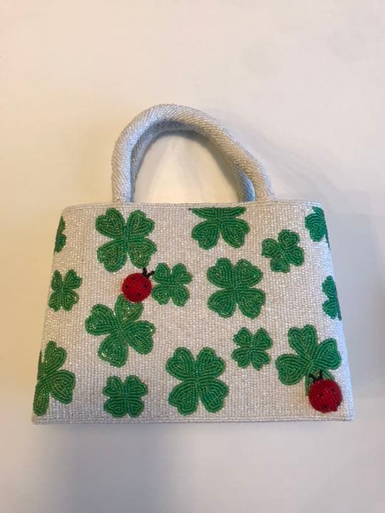 引っ越しの為大幅値下げ！ ハンドメイド　ビーズバッグ　てんとう虫×クローバー