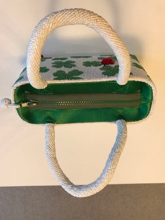 引っ越しの為大幅値下げ！ ハンドメイド　ビーズバッグ　てんとう虫×クローバー