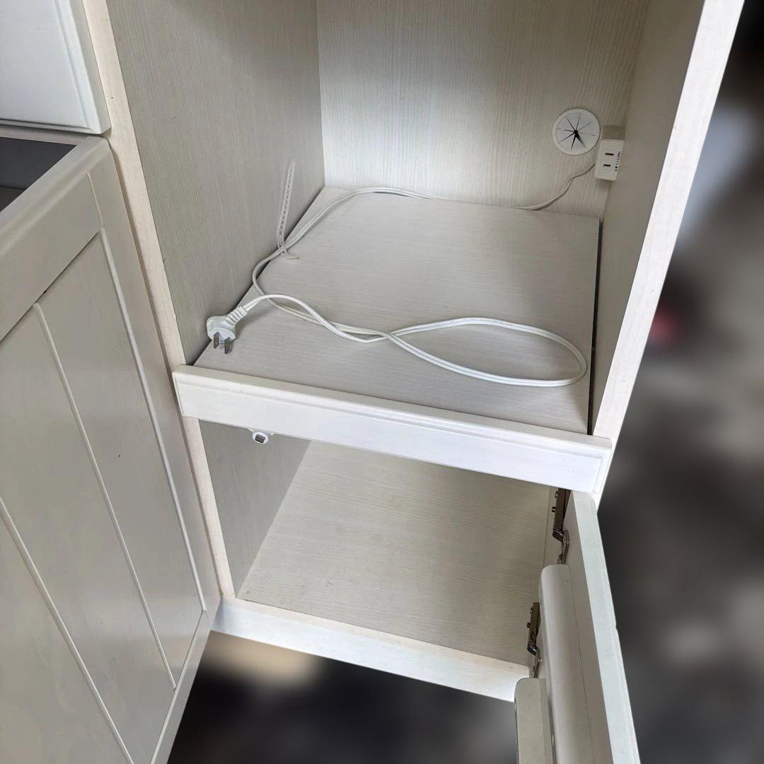 ミランダ120ニトリ ホワイト食器棚 ガラス扉付き