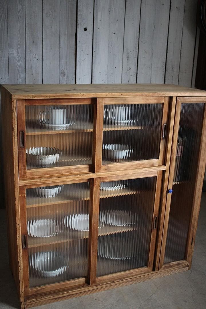 古い木枠のモールガラス戸棚　収納棚　食器棚　キャビネット　古家具