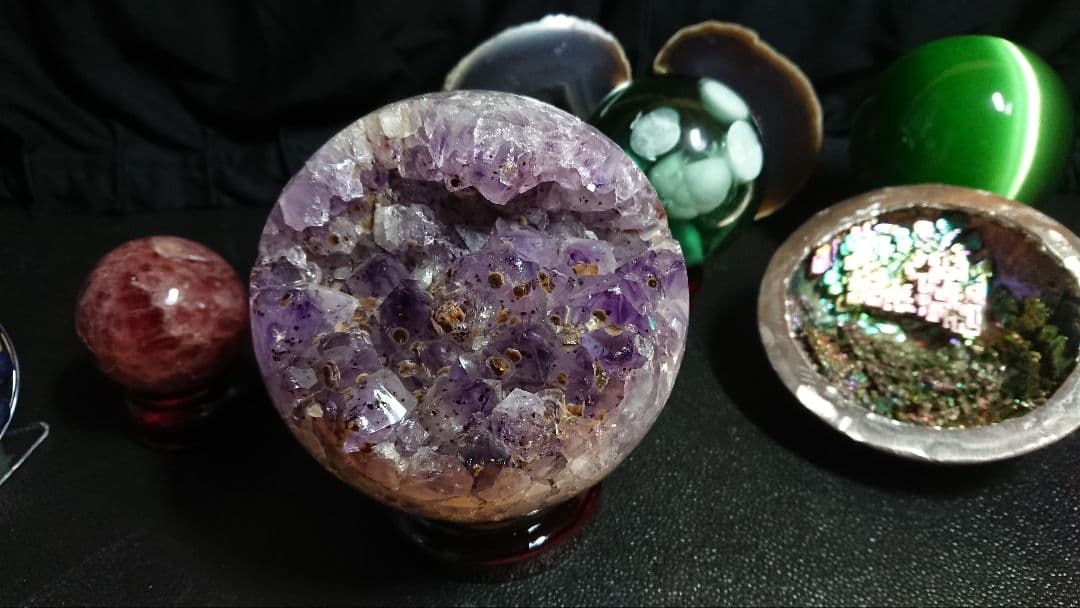 アメジスト笑口 虹入り 縁起物、愛の守護石、真実の愛を守りぬく石、財運を招く